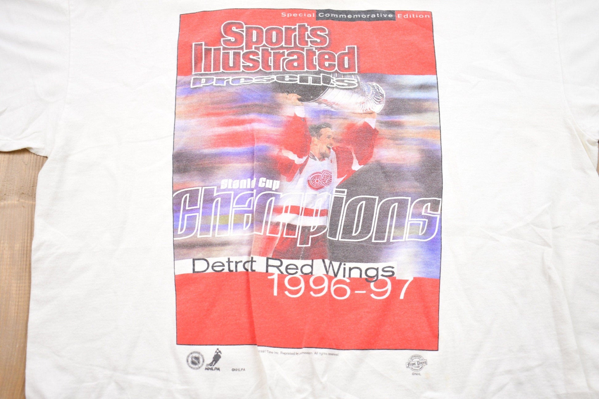 Vintage 1997 Detroit Red Wings NHL Graphic T-Shirt Men's XL from propervintagecanada