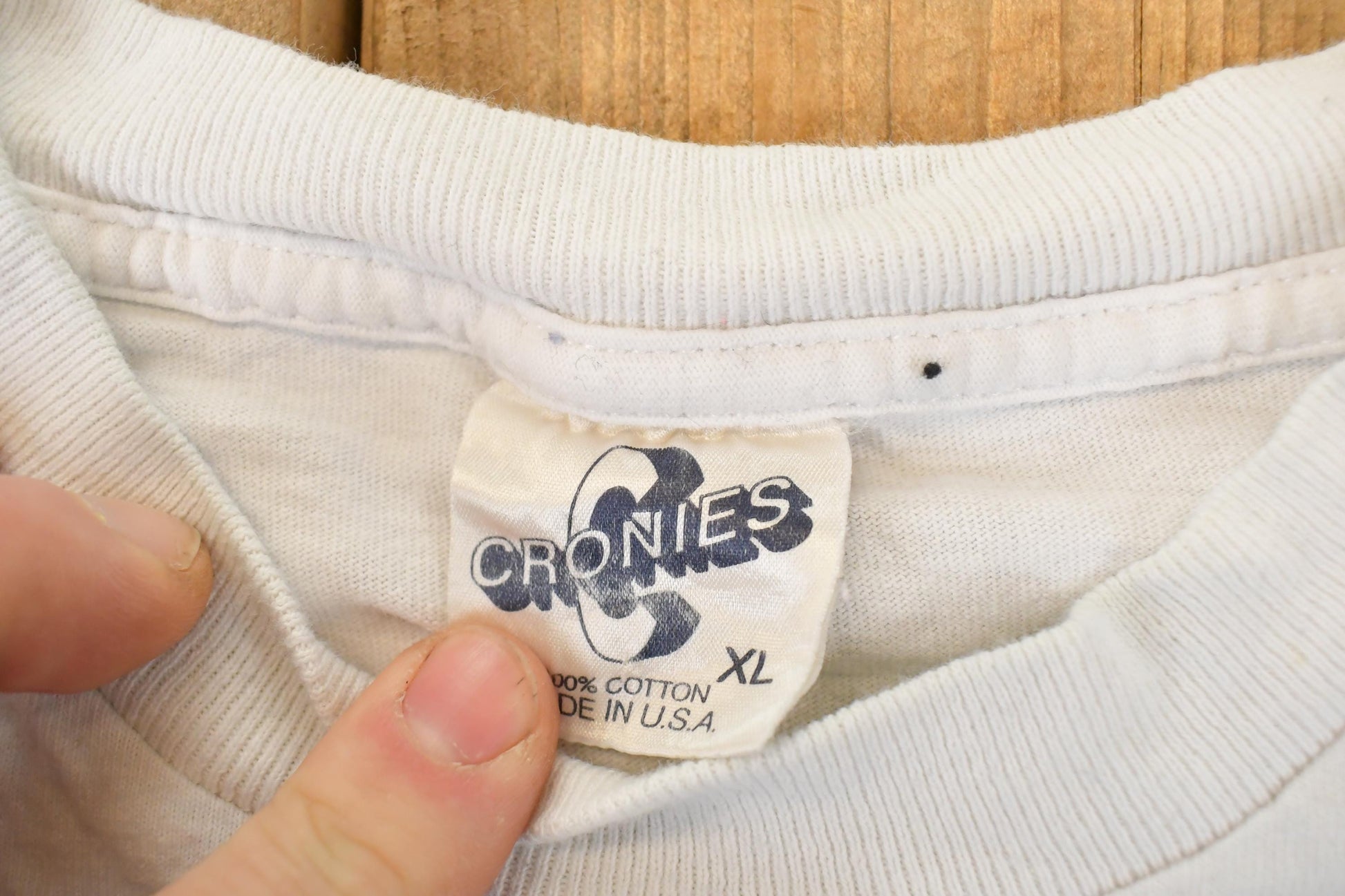 Vintage 1997 Reba Mcentire Souvenir Band T-Shirt Women's L from propervintagecanada