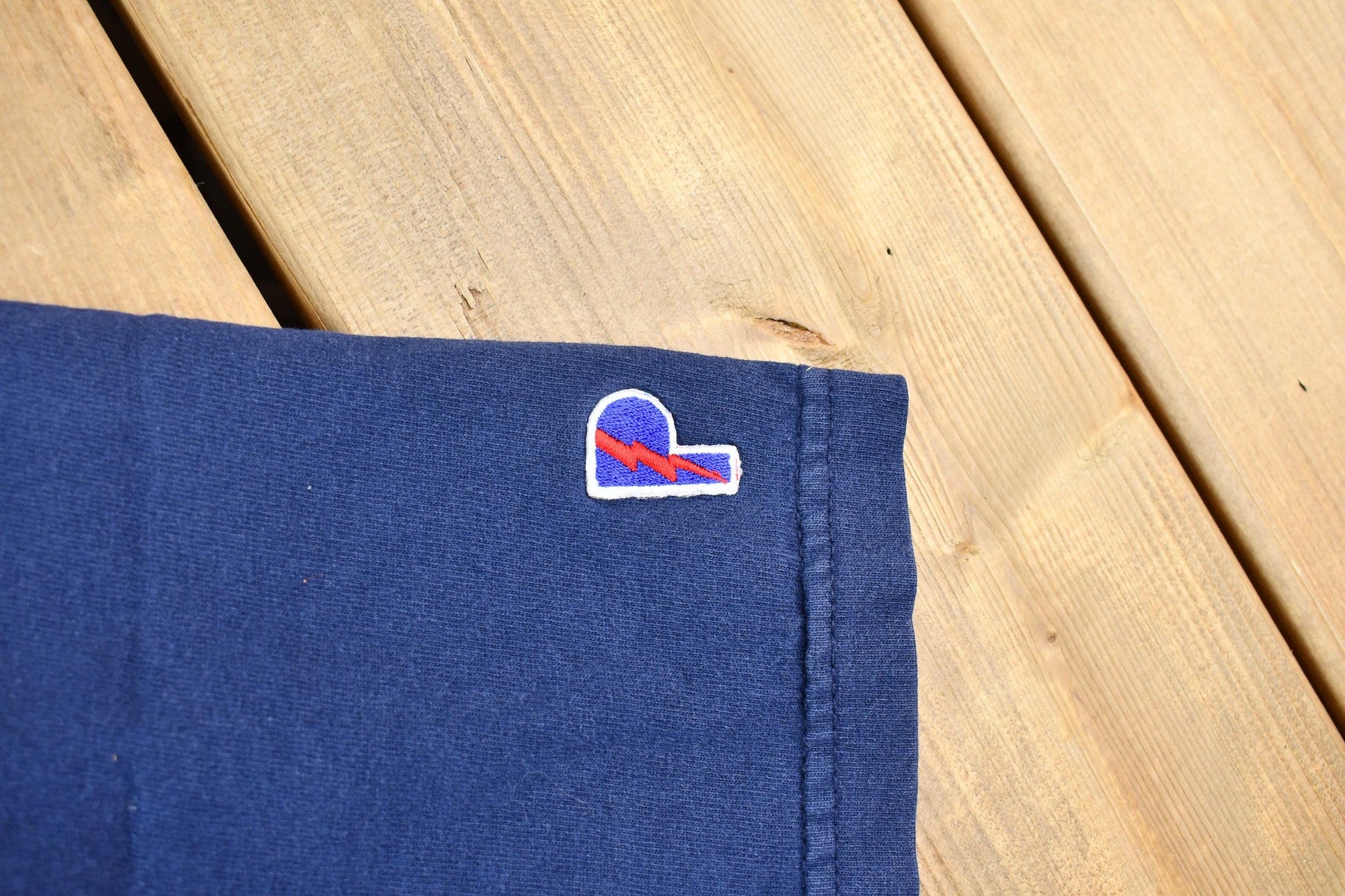 Vintage 1998 Denver Broncos Super Bowl XXXII Champions NFL Football Graphic T-Shirt Men's Large from propervintagecanada