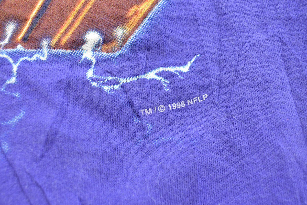 Vintage 1998 Minnesota Vikings Lightning Graphic T-Shirt Mens L from propervintagecanada