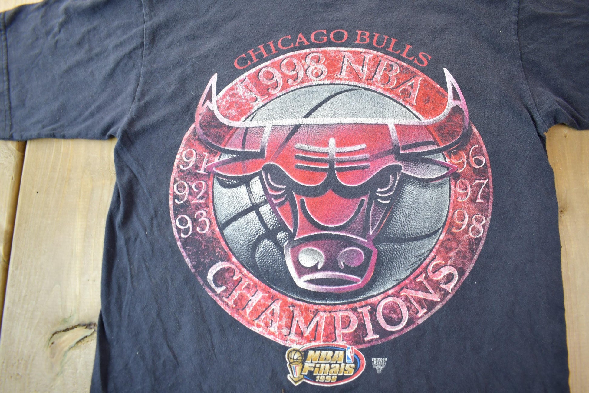 Vintage 1998 NBA Chicago Bulls Champions Graphic T-Shirt / Single Stitch / NBA Basketball / 90s Streetwear / Starter T-Shirt from propervintagecanada