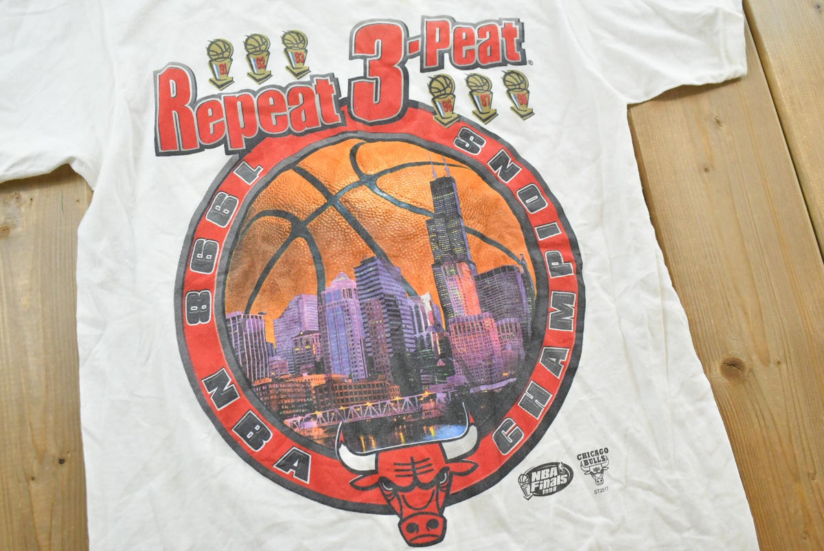 Vintage 1998 Starter Chicago Bulls NBA Champions 3 Peat T-Shirt Mens S from propervintagecanada