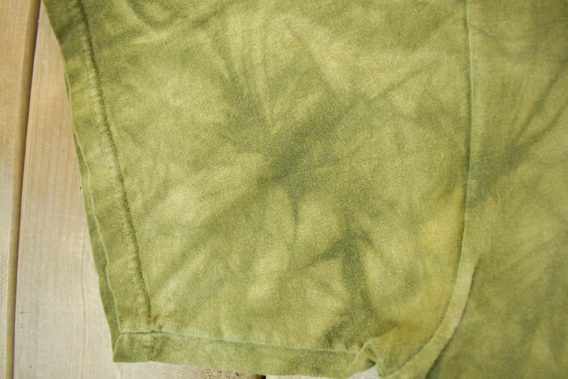 Vintage 1999 The Mountain Tiger Souvenir Graphic Print T-Shirt Men's XL from propervintagecanada