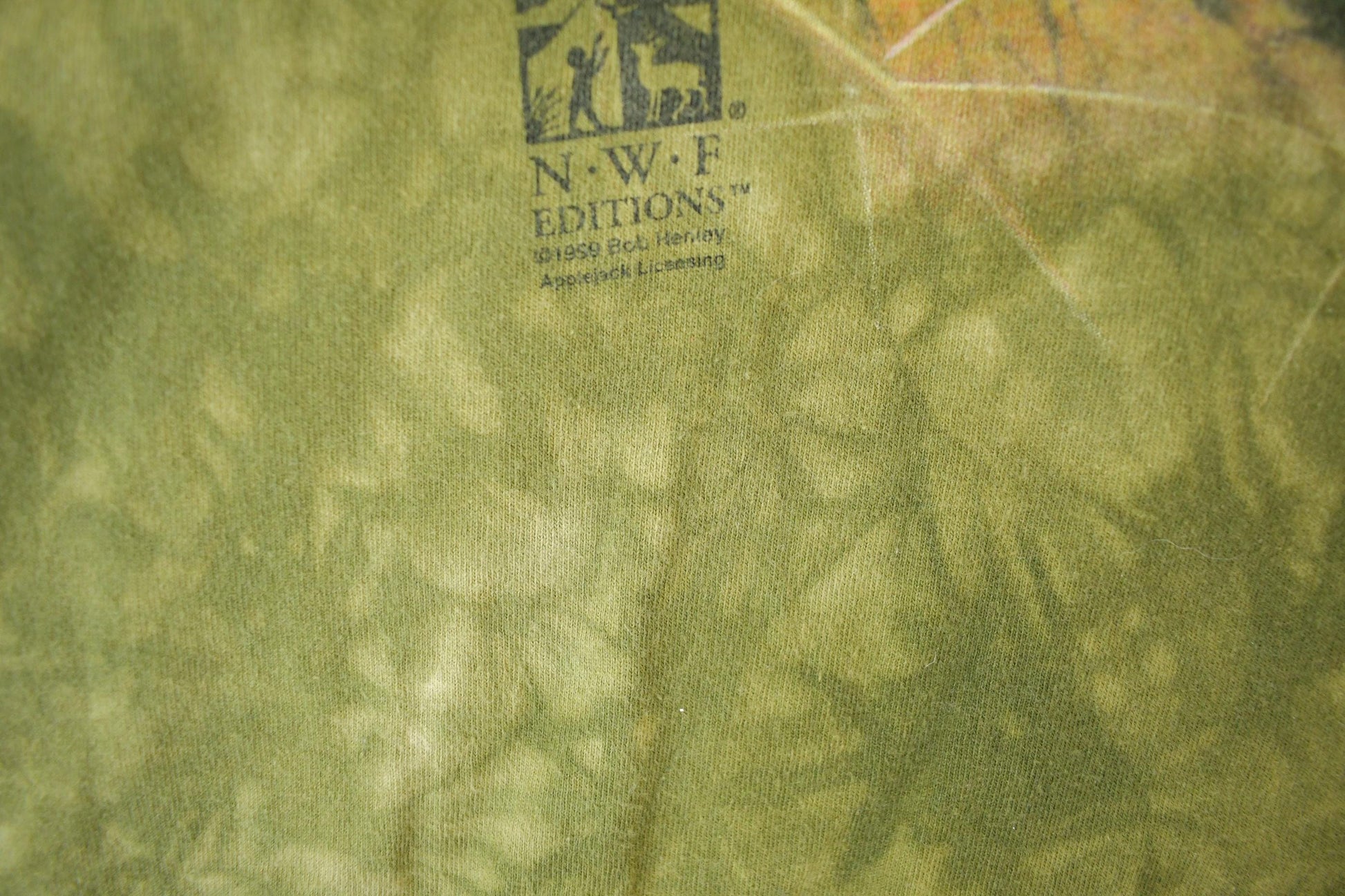 Vintage 1999 The Mountain Tiger Souvenir Graphic Print T-Shirt Men's XL from propervintagecanada