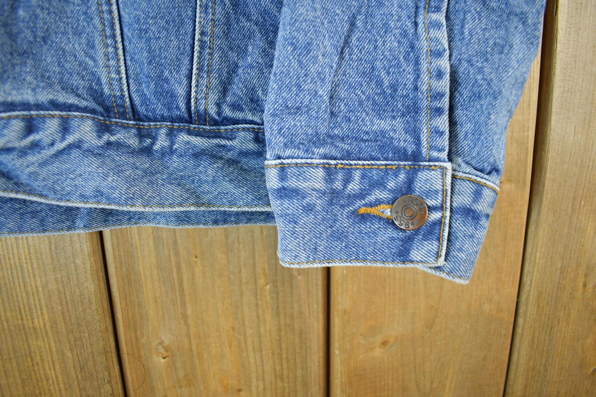 Vintage 2000s 955 Originals Denim Jean Jacket Men's M from propervintagecanada