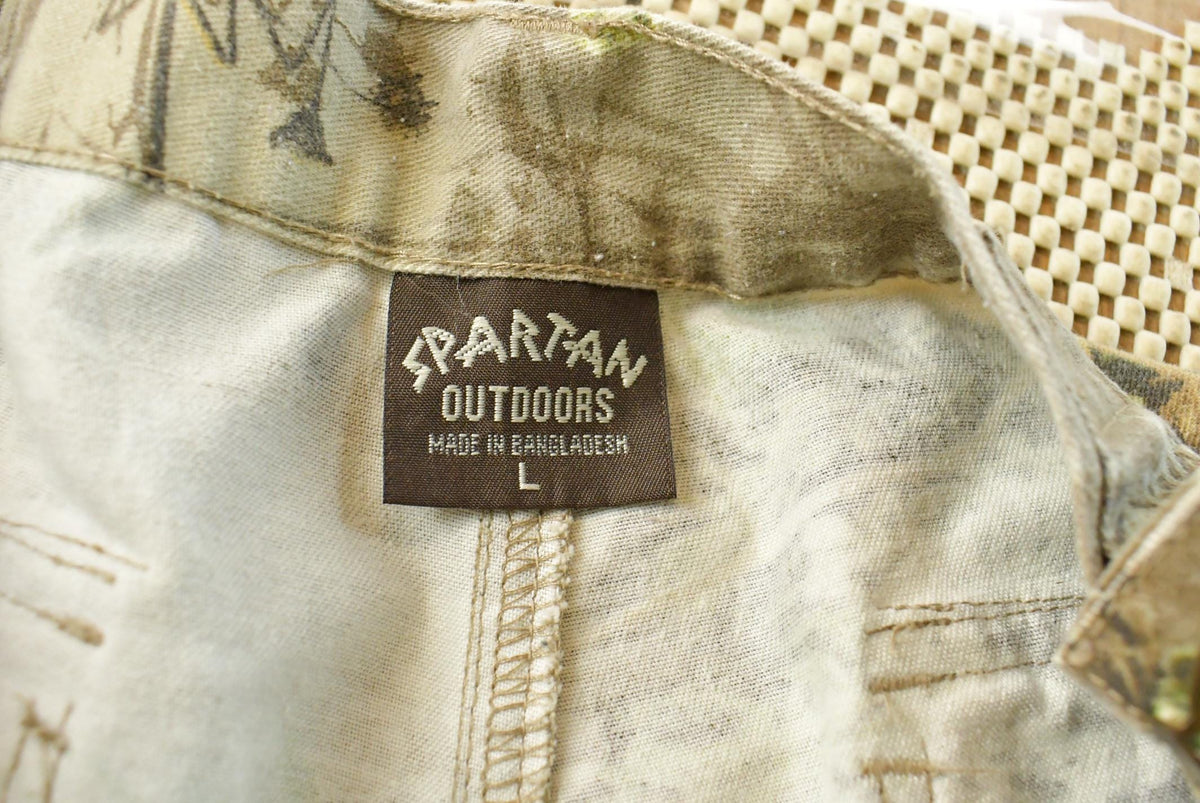 Vintage 2000s Advantage Max-1 Camo Cargo Pants Men's L from propervintagecanada