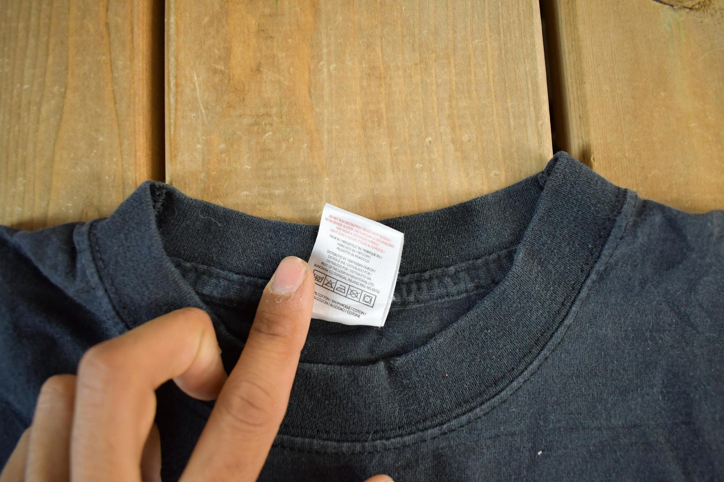 Vintage 2000s Amsterdam Mark Raven Art T-Shirt Men's Medium from propervintagecanada