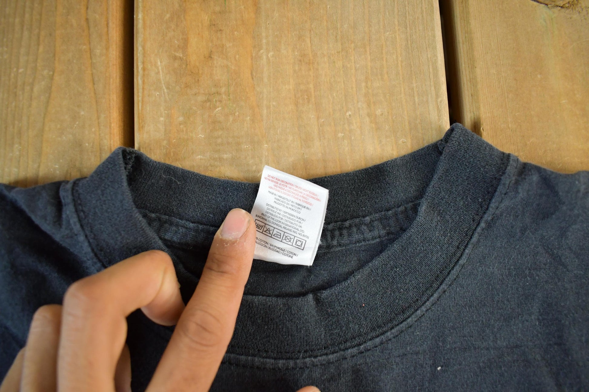 Vintage 2000s Amsterdam Mark Raven Art T-Shirt Men's Medium from propervintagecanada