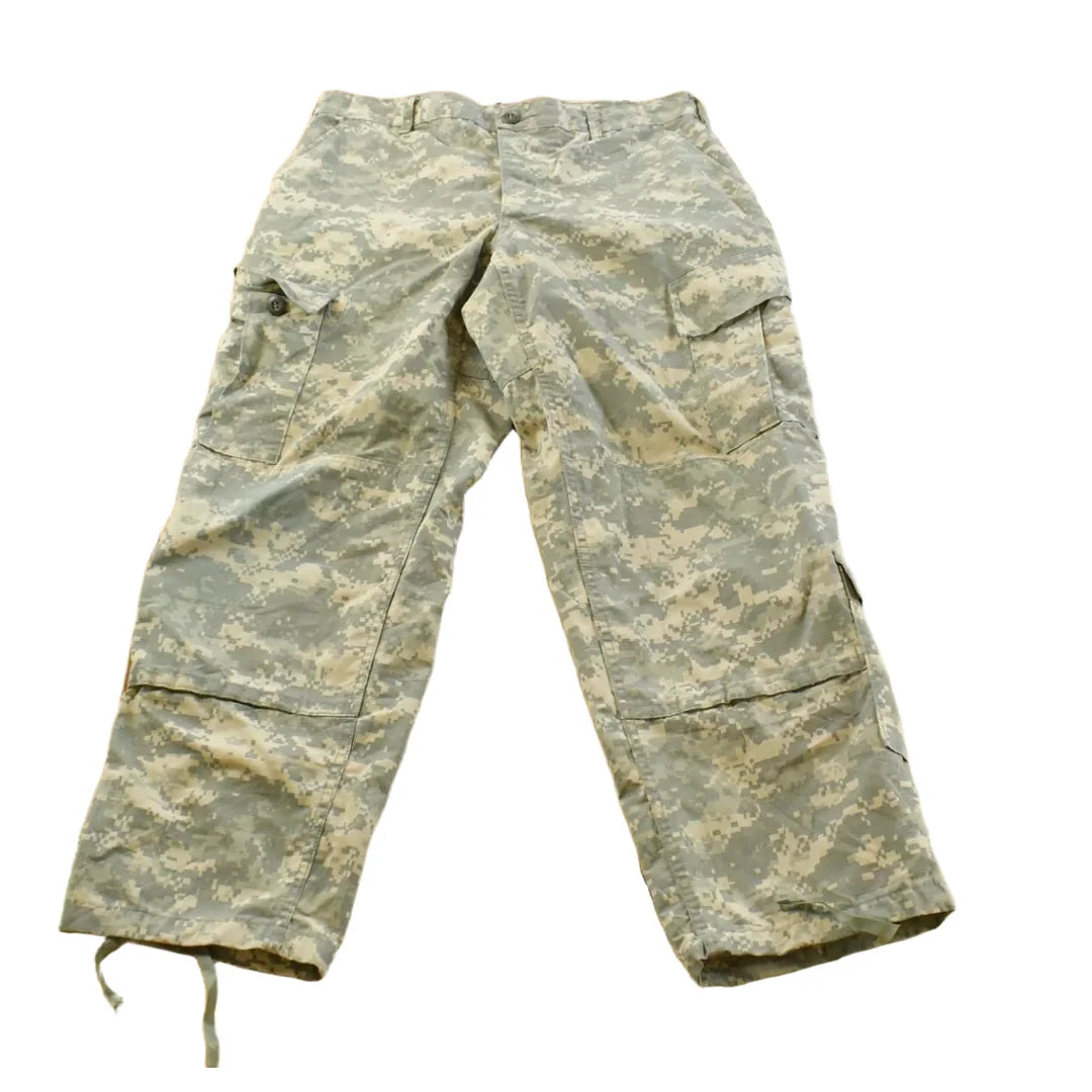 Vintage 2000s Army Military Digi Camo Cargo Pants Men's M from propervintagecanada
