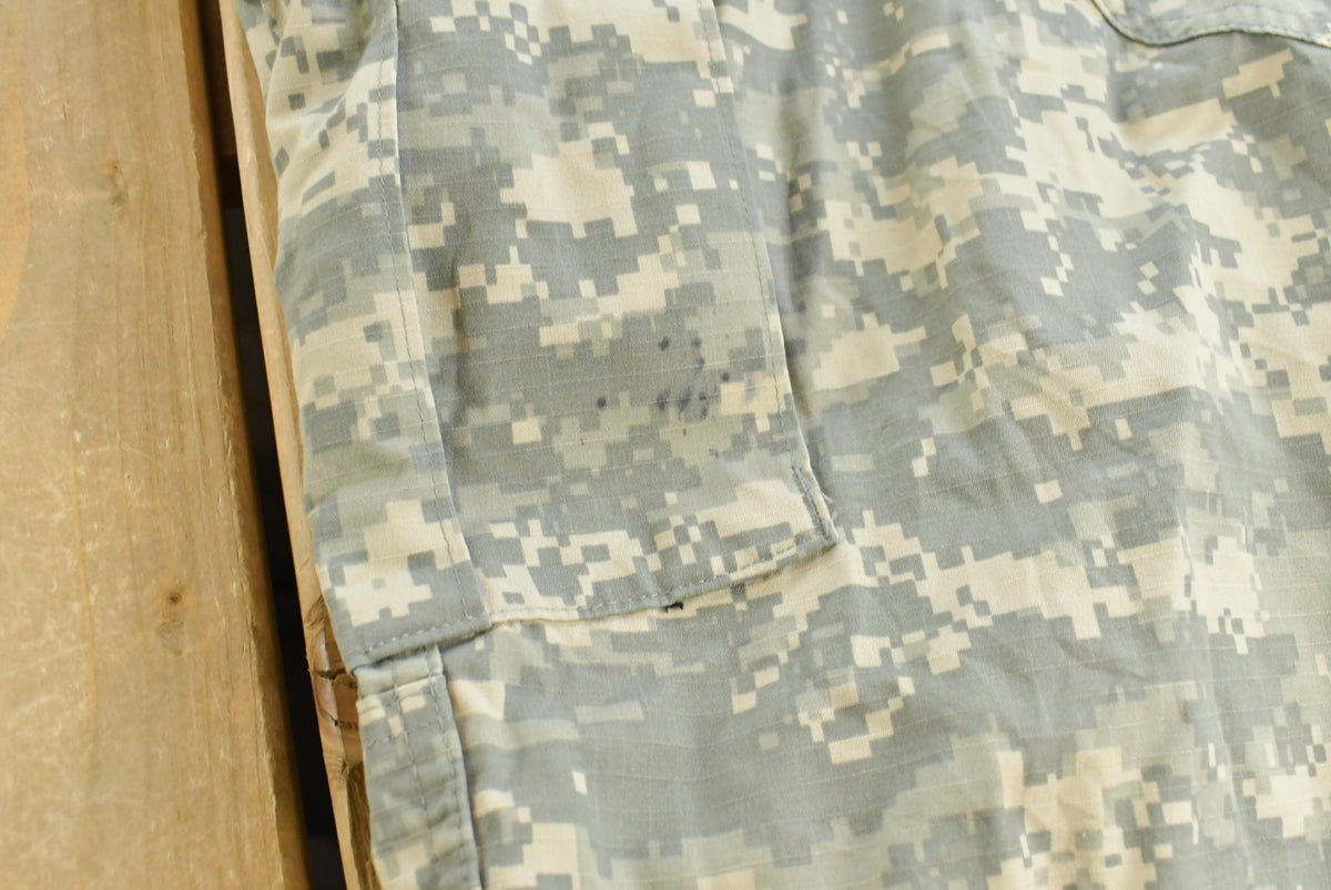 Vintage 2000s Army Military Digi Camo Cargo Pants Men's M from propervintagecanada