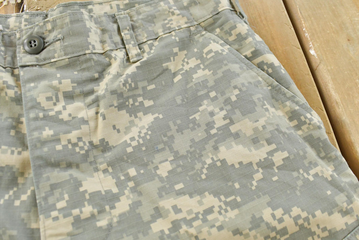 Vintage 2000s Army Military Digi Camo Cargo Pants Men's M from propervintagecanada