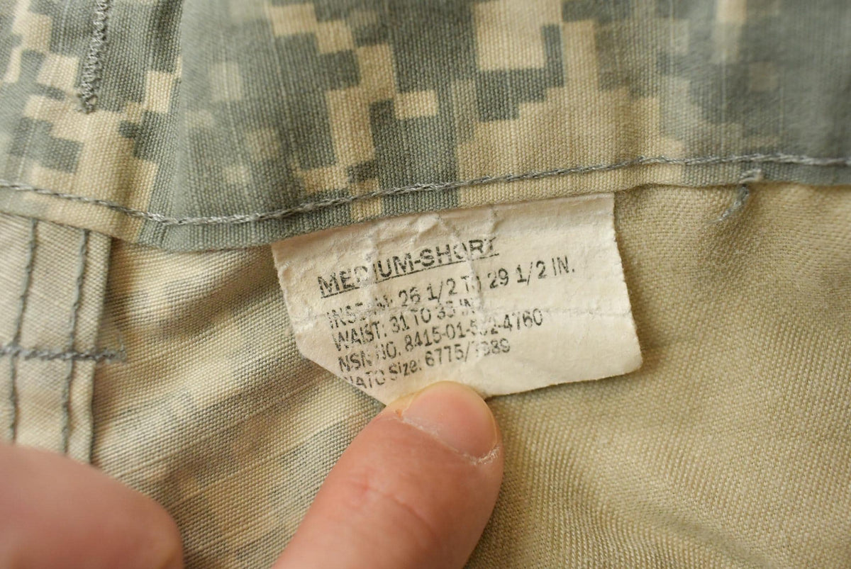 Vintage 2000s Army Military Digi Camo Cargo Pants Men's M from propervintagecanada