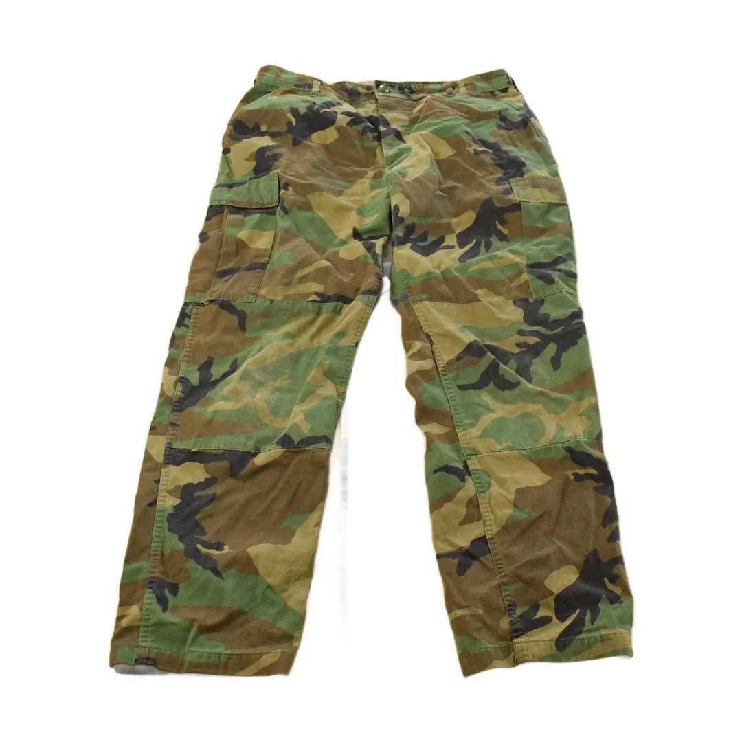Vintage 2000s Army Military Woodland Camo Cargo Pants Men's Large from propervintagecanada