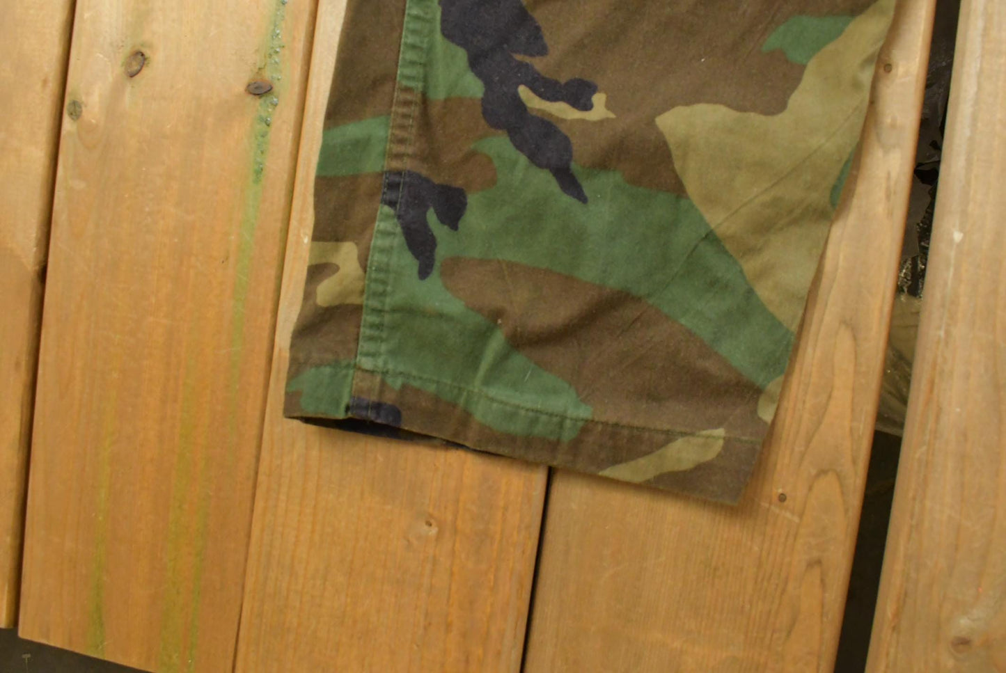 Vintage 2000s Army Military Woodland Camo Cargo Pants Men's Large from propervintagecanada