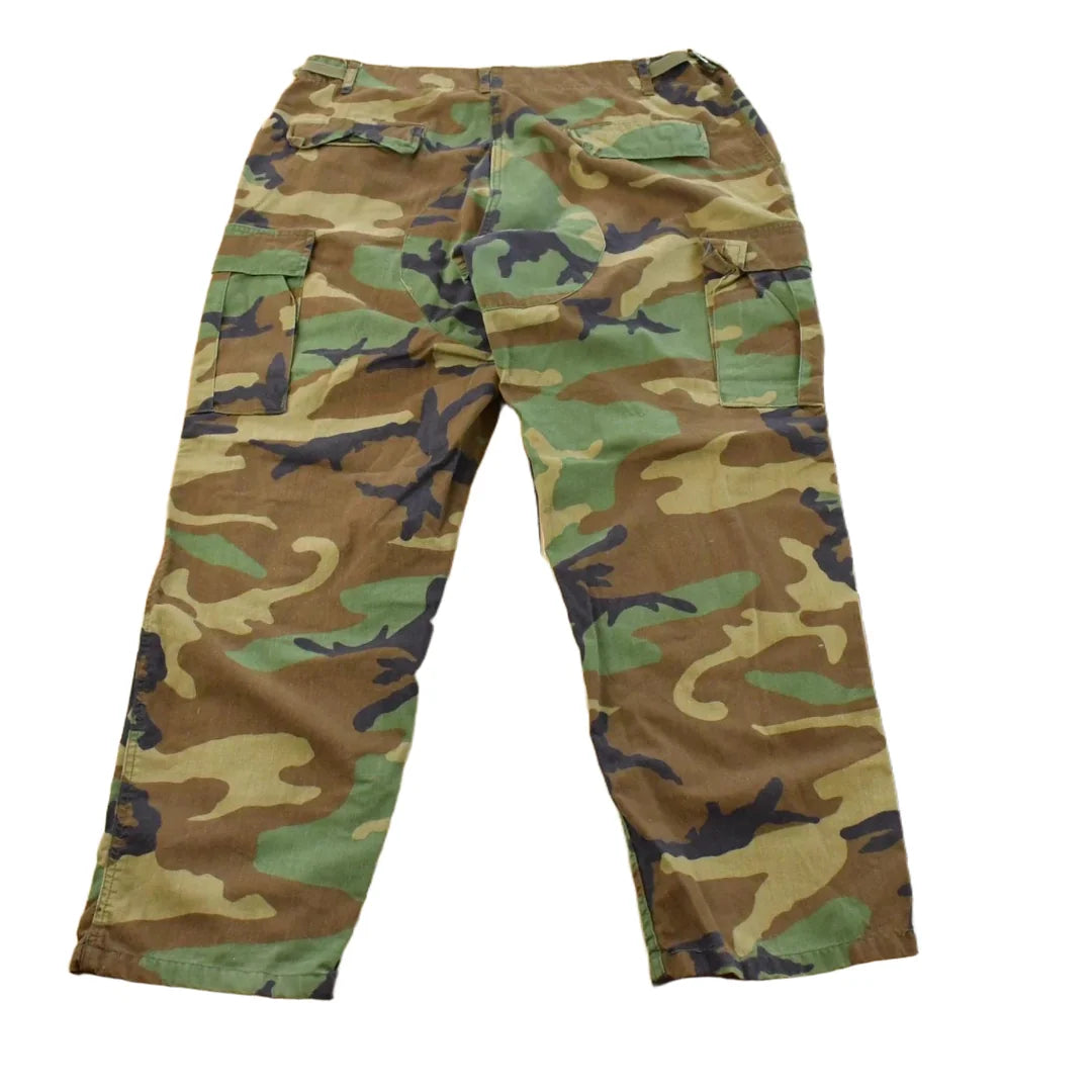 Vintage 2000s Army Military Woodland Camo Cargo Pants Men's Large from propervintagecanada