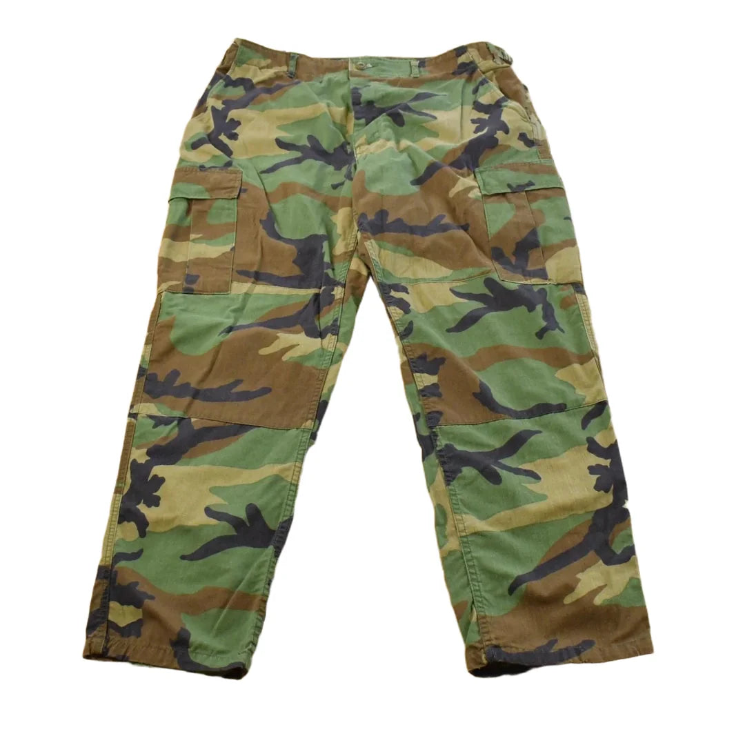 Vintage 2000s Army Military Woodland Camo Cargo Pants Men's Large from propervintagecanada