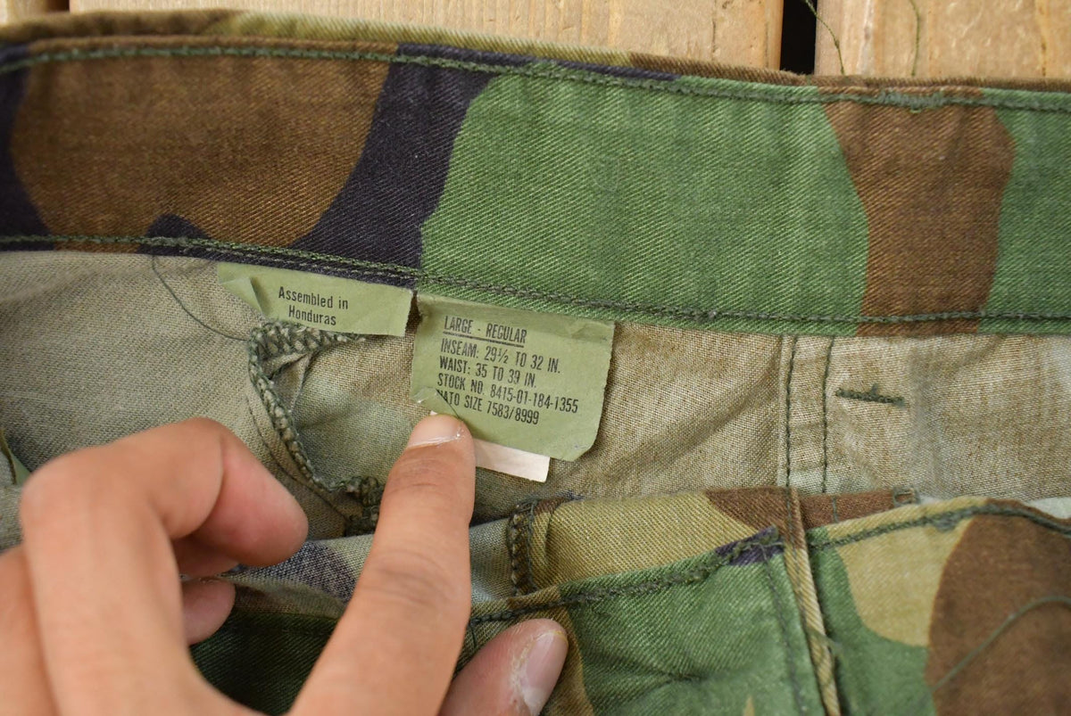 Vintage 2000s Army Military Woodland Camo Cargo Pants Men's Large from propervintagecanada