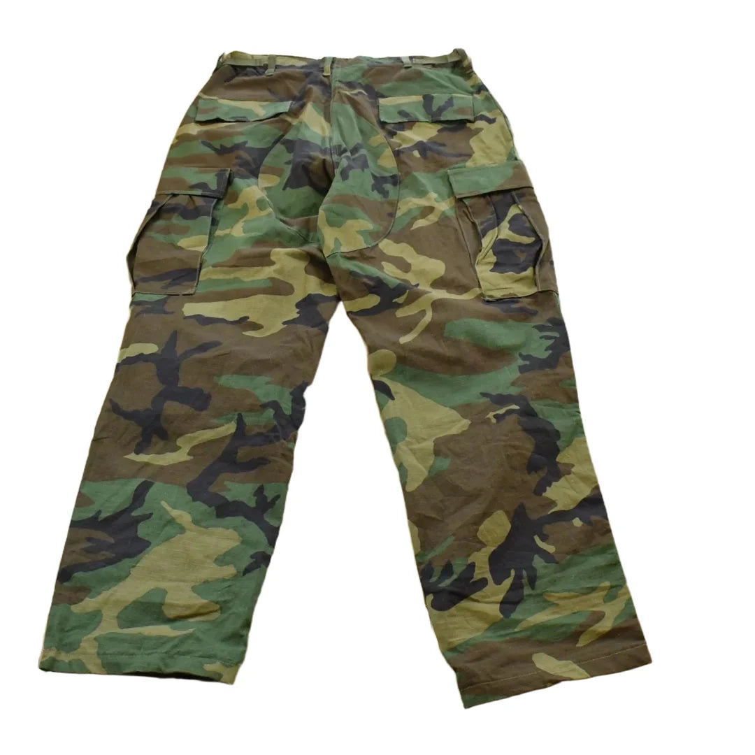 Vintage 2000s Army Military Woodland Camo Cargo Pants Men's M from propervintagecanada