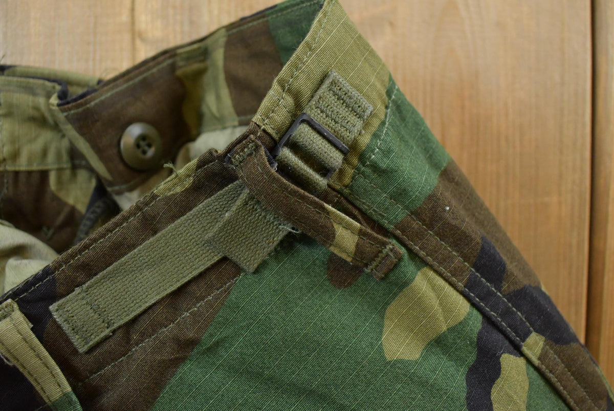 Vintage 2000s Army Military Woodland Camo Cargo Pants Men's M from propervintagecanada
