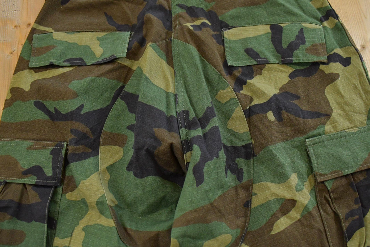Vintage 2000s Army Military Woodland Camo Cargo Pants Men's M from propervintagecanada