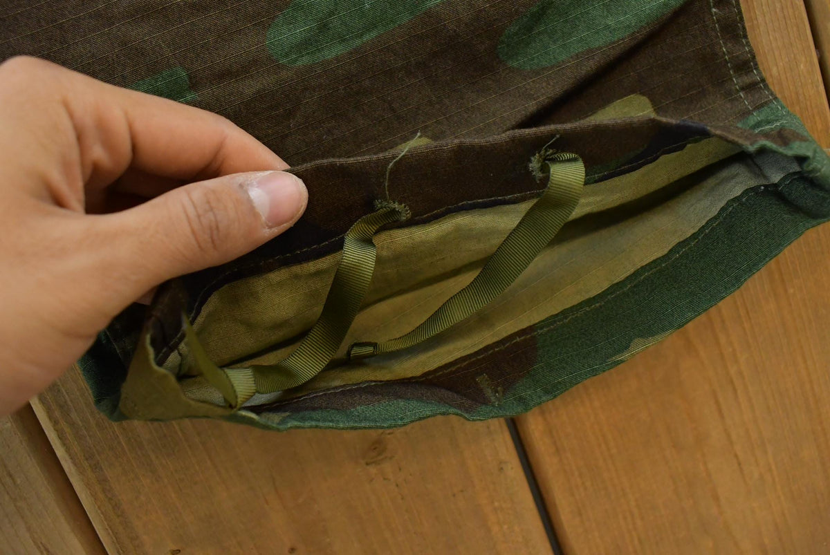Vintage 2000s Army Military Woodland Camo Cargo Pants Men's M from propervintagecanada