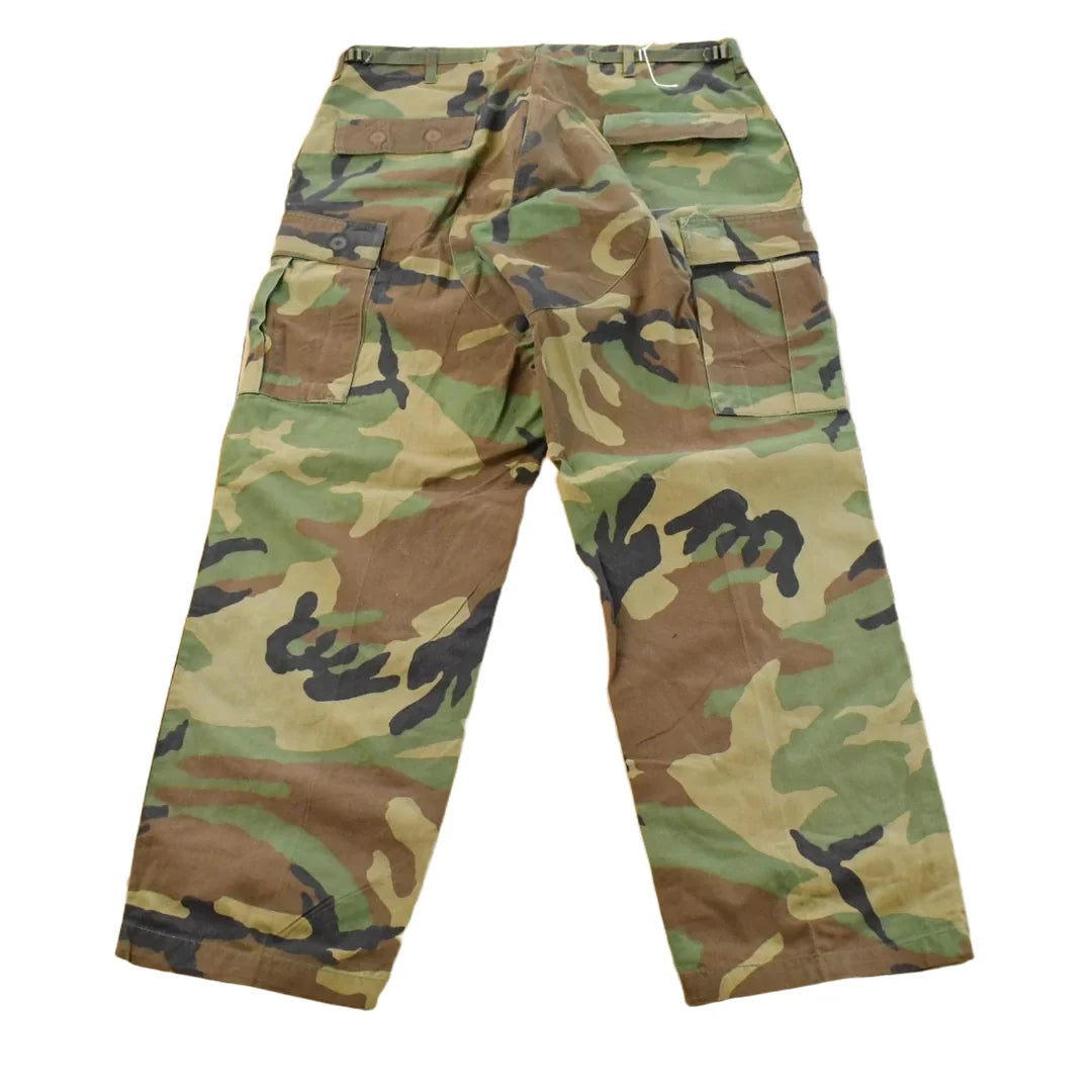 Vintage 2000s Army Military Woodland Camo Cargo Pants Men's M from propervintagecanada