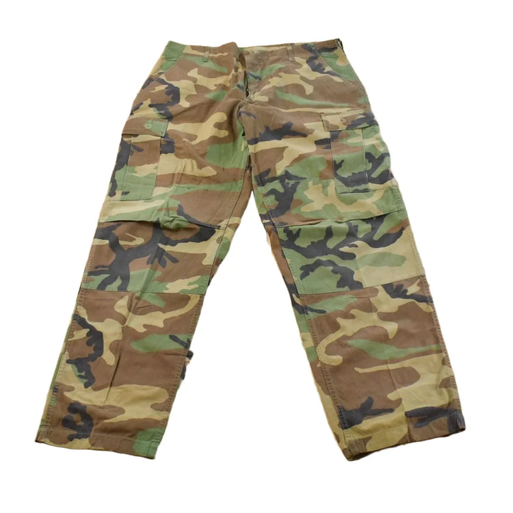 Vintage 2000s Army Military Woodland Camo Cargo Pants Men's M from propervintagecanada