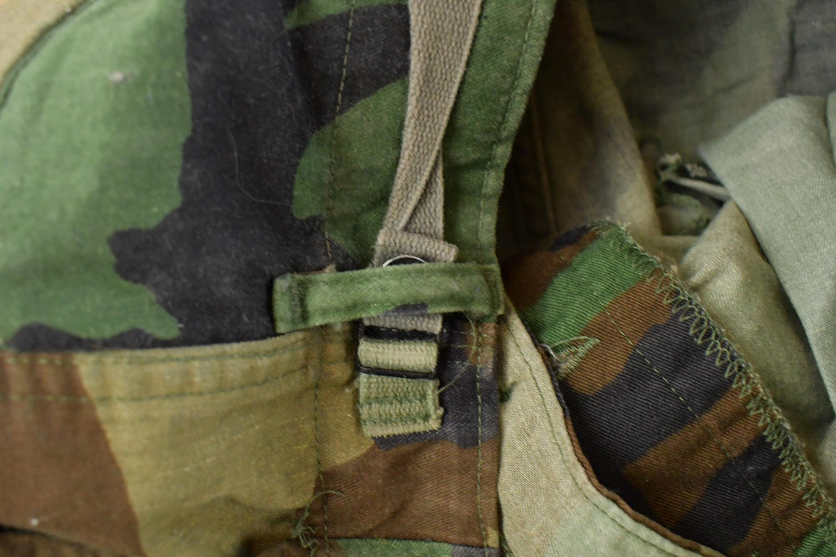 Vintage 2000s Army Military Woodland Camo Cargo Pants Men's Medium from propervintagecanada