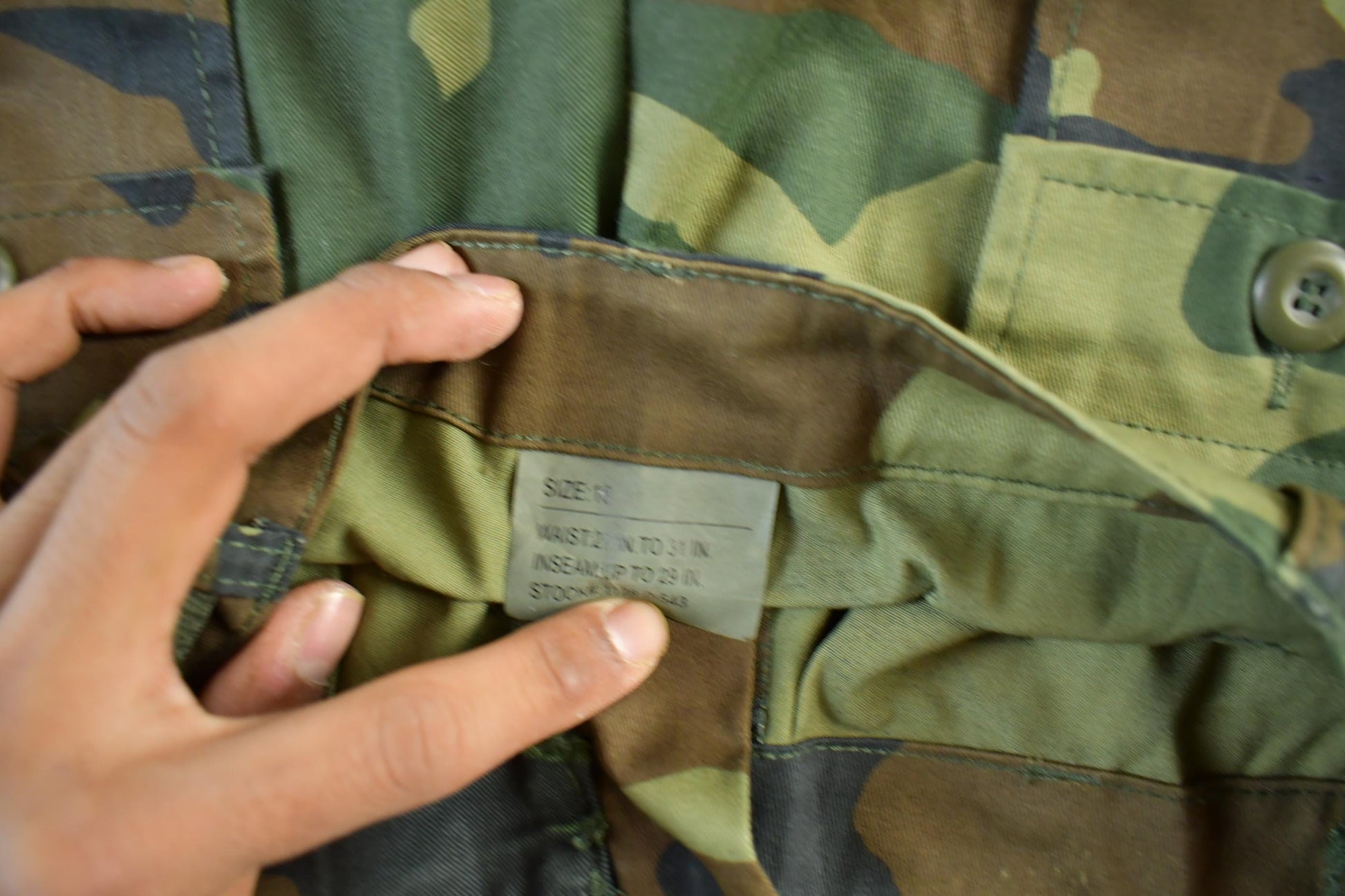 Vintage 2000s Army Woodland Camouflage Cargo Pants Women's 30 x 29 from propervintagecanada