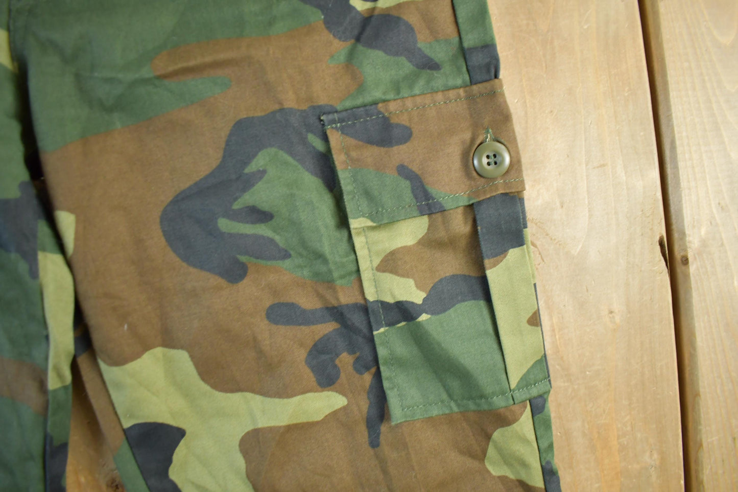 Vintage 2000s Army Woodland Camouflage Cargo Pants Women's 30 x 29 from propervintagecanada