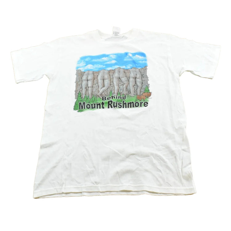 Vintage 2000s Behind Mount Rushmore Parody Souvenir T-Shirt Men's M from propervintagecanada
