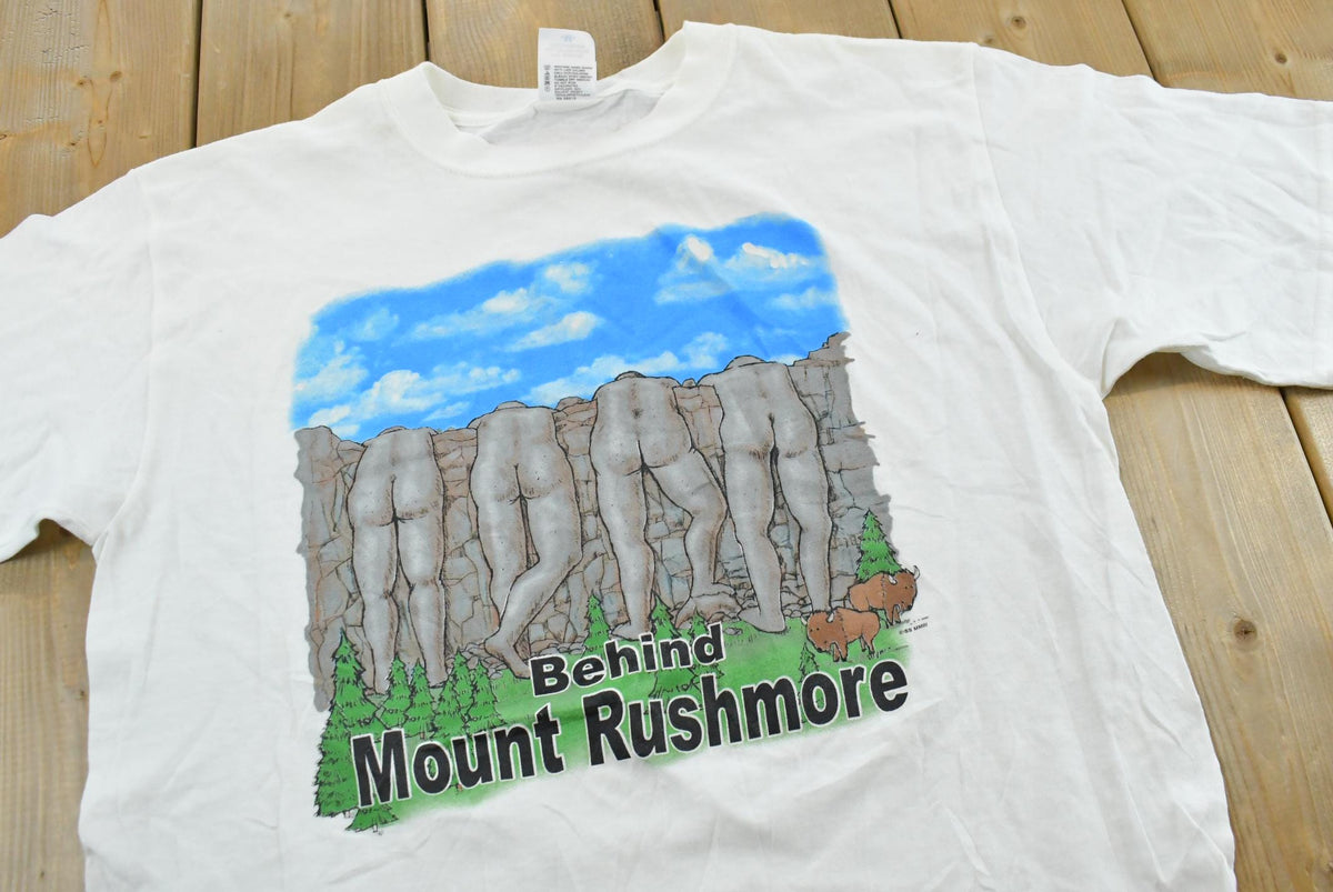 Vintage 2000s Behind Mount Rushmore Parody Souvenir T-Shirt Men's M from propervintagecanada