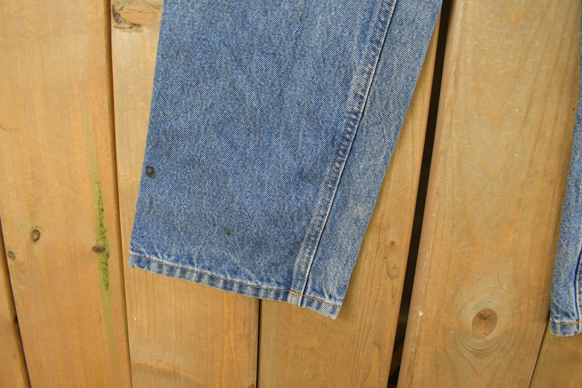 Vintage 2000s Carhartt Distressed Denim Jeans Men's 31 x 30 from propervintagecanada