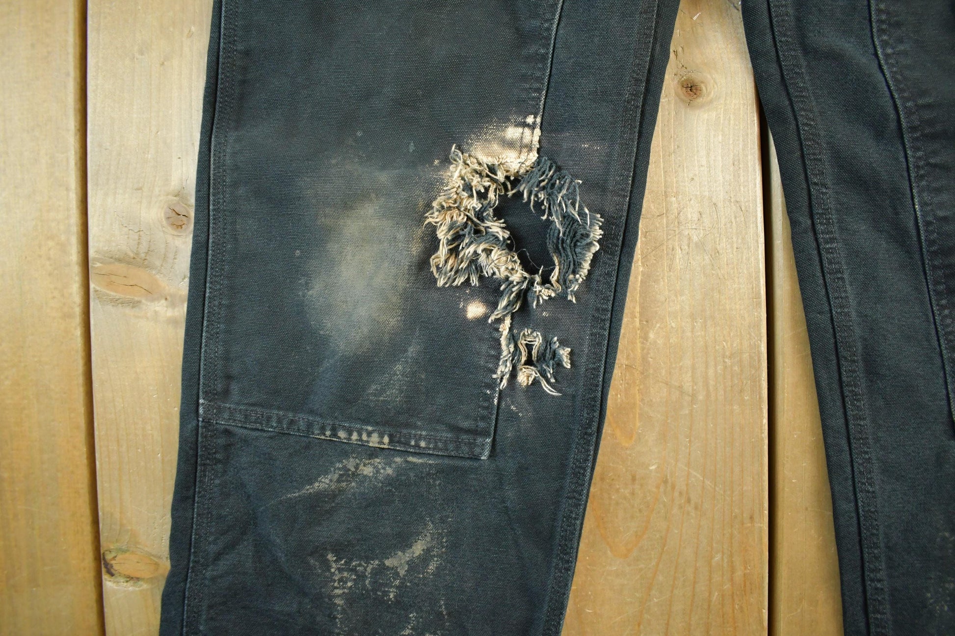 Vintage 2000s Carhartt Distressed Double Knee Denim Work Jeans Men's Medium 33 x 32 from propervintagecanada