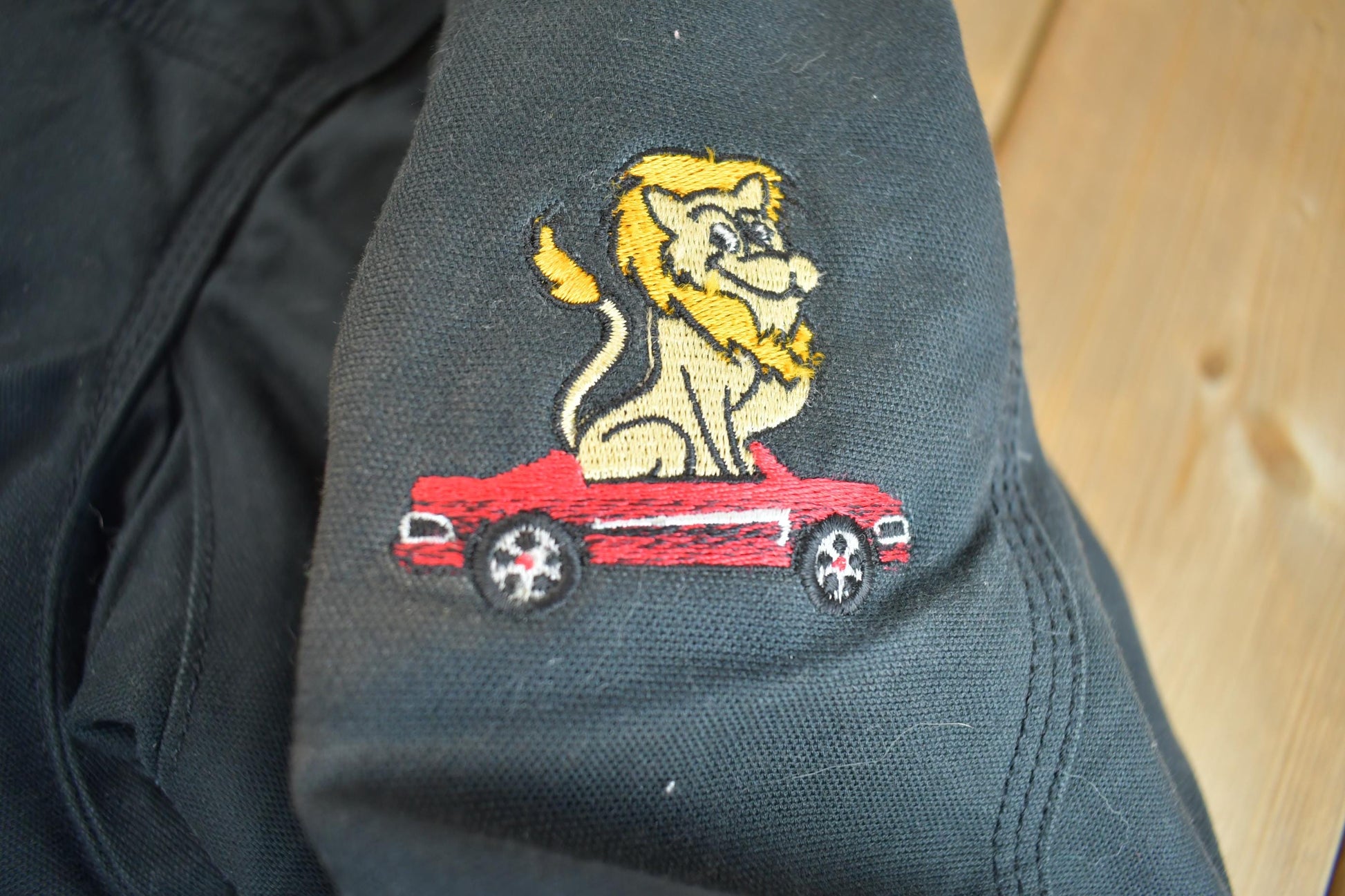Vintage 2000s Carhartt Embroidered Work Jacket Men's XL from propervintagecanada