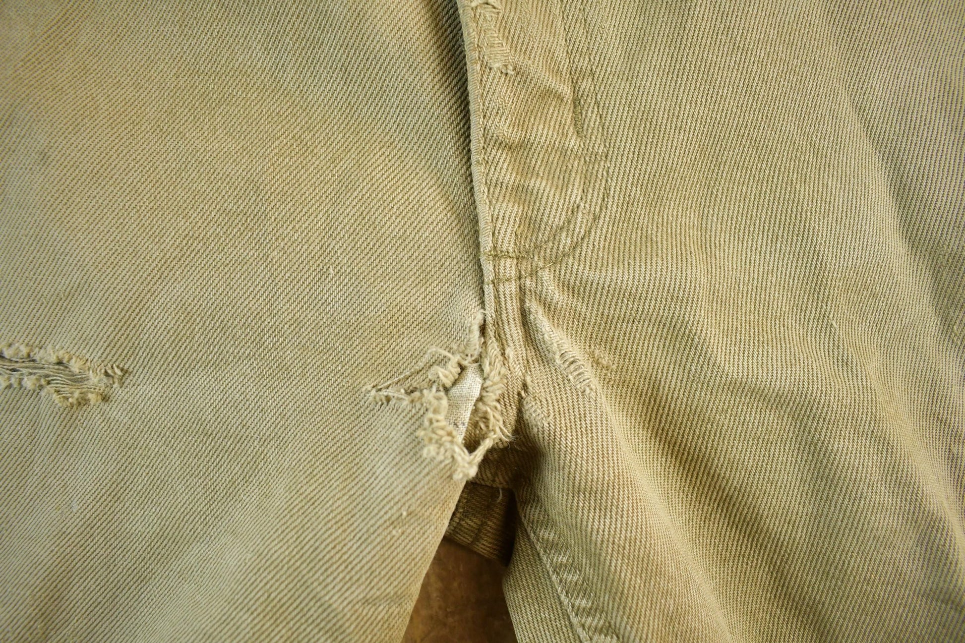 Vintage 2000s Carhartt Lined Carpenter Work Denim Jeans Men's 34 x 31 from propervintagecanada