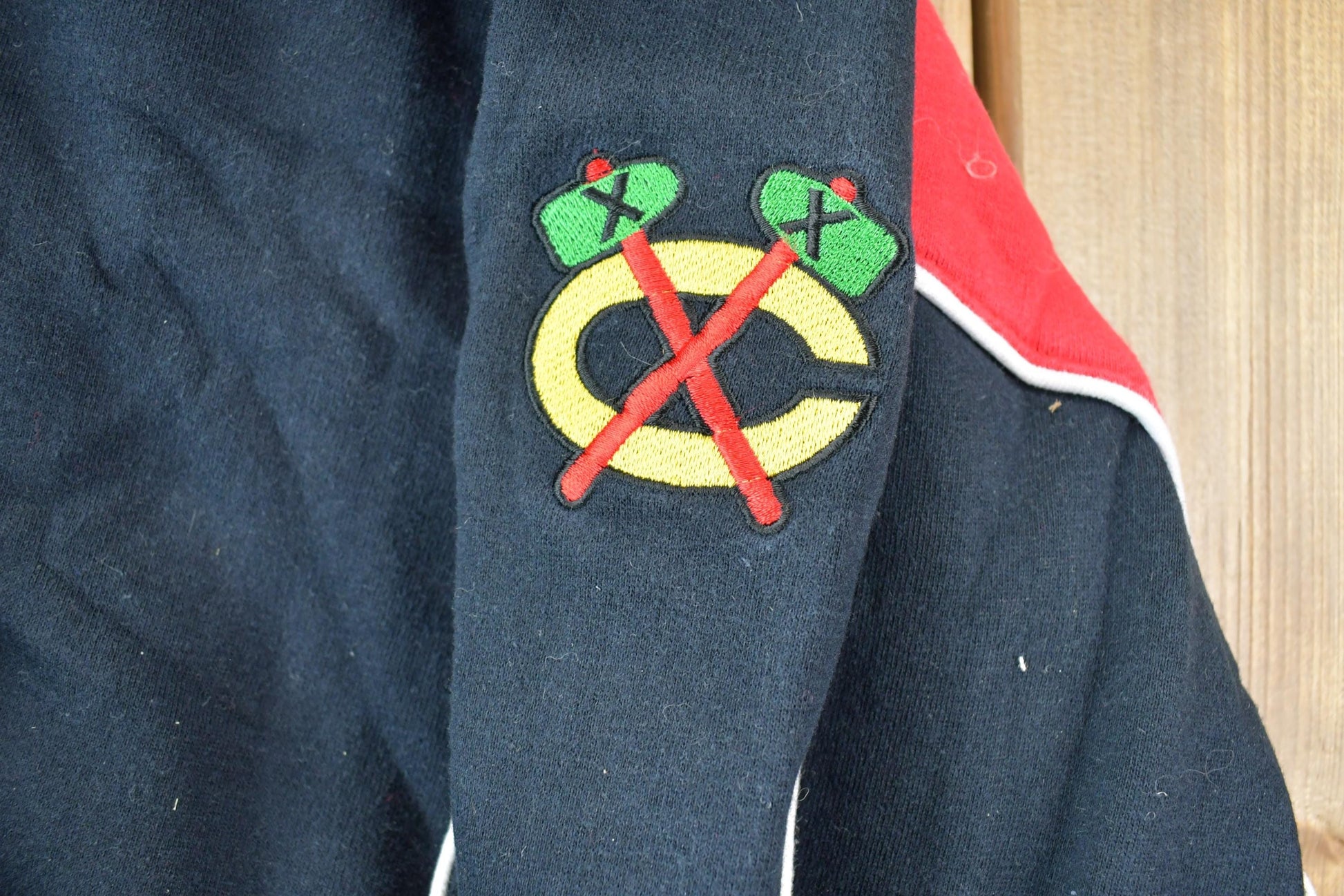 Vintage 2000s Chicago Blackhawks Majestic NHL Hockey Hoodie Sweatshirt Men's 2XL from propervintagecanada