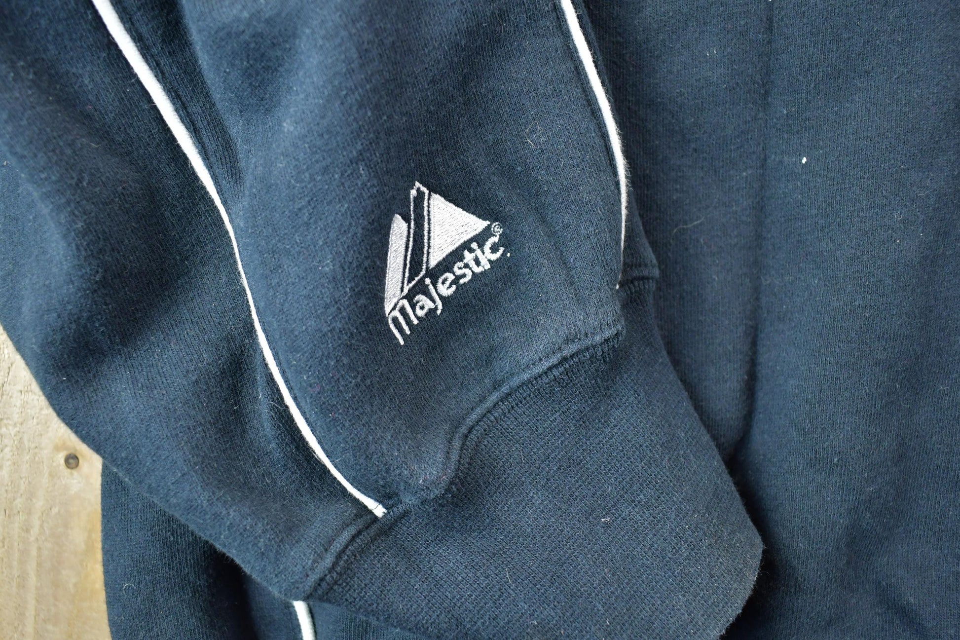 Vintage 2000s Chicago Blackhawks Majestic NHL Hockey Hoodie Sweatshirt Men's 2XL from propervintagecanada