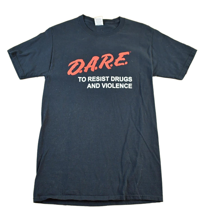 Vintage 2000s Dare to Resist Drugs And Violence Souvenir T-Shirt Men's Small from propervintagecanada