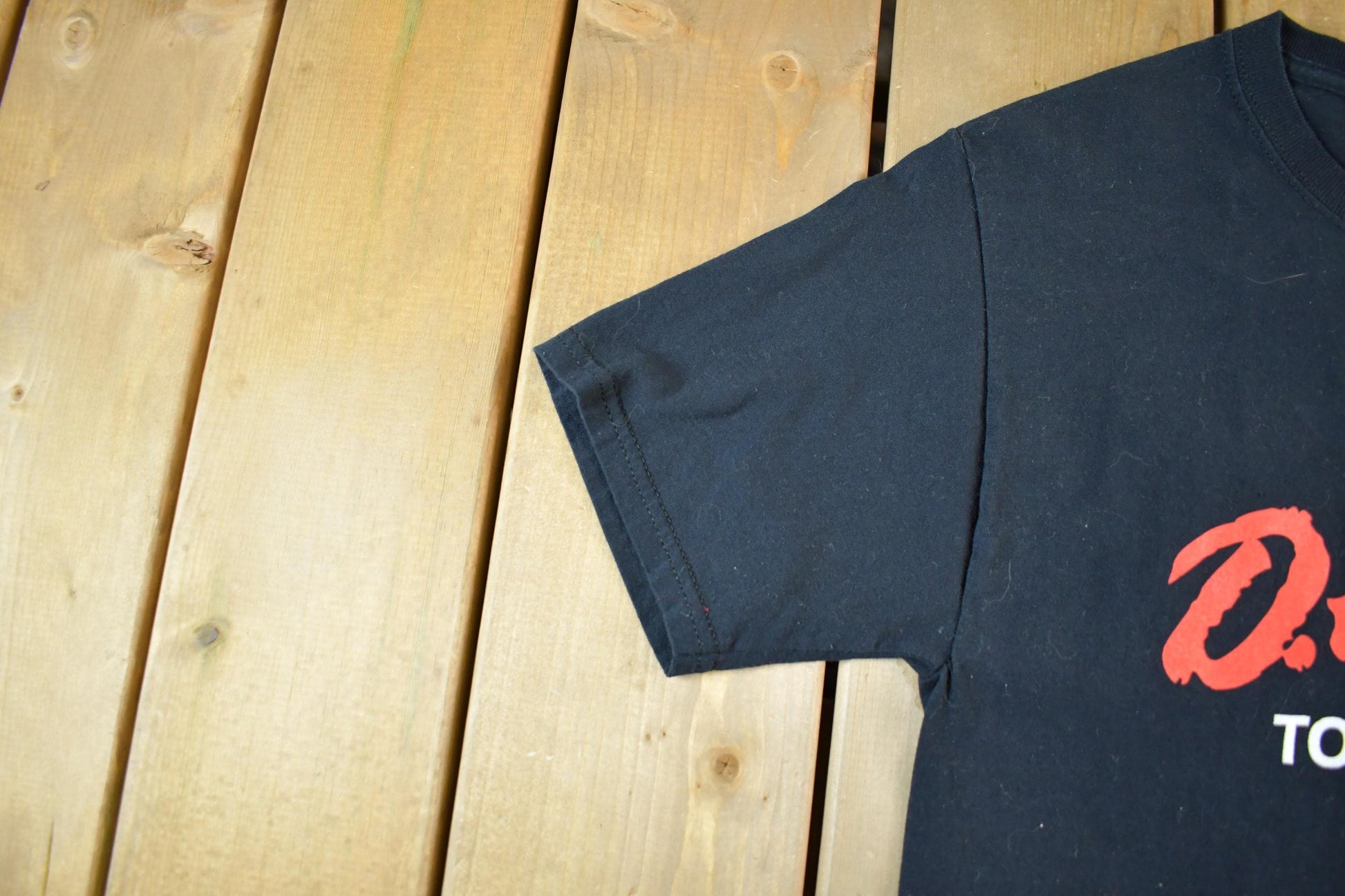 Vintage 2000s Dare to Resist Drugs And Violence Souvenir T-Shirt Men's Small from propervintagecanada