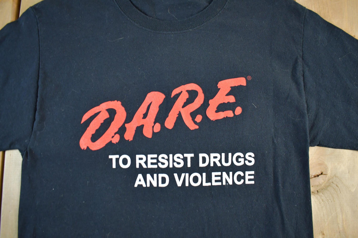 Vintage 2000s Dare to Resist Drugs And Violence Souvenir T-Shirt Men's Small from propervintagecanada
