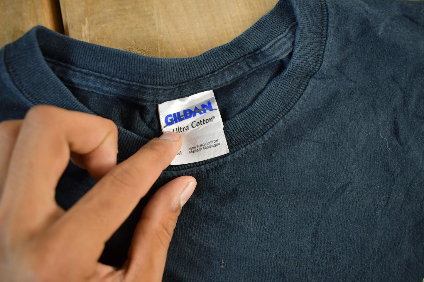 Vintage 2000s Hooters Bloomington Graphic T-Shirt Men's Medium from propervintagecanada