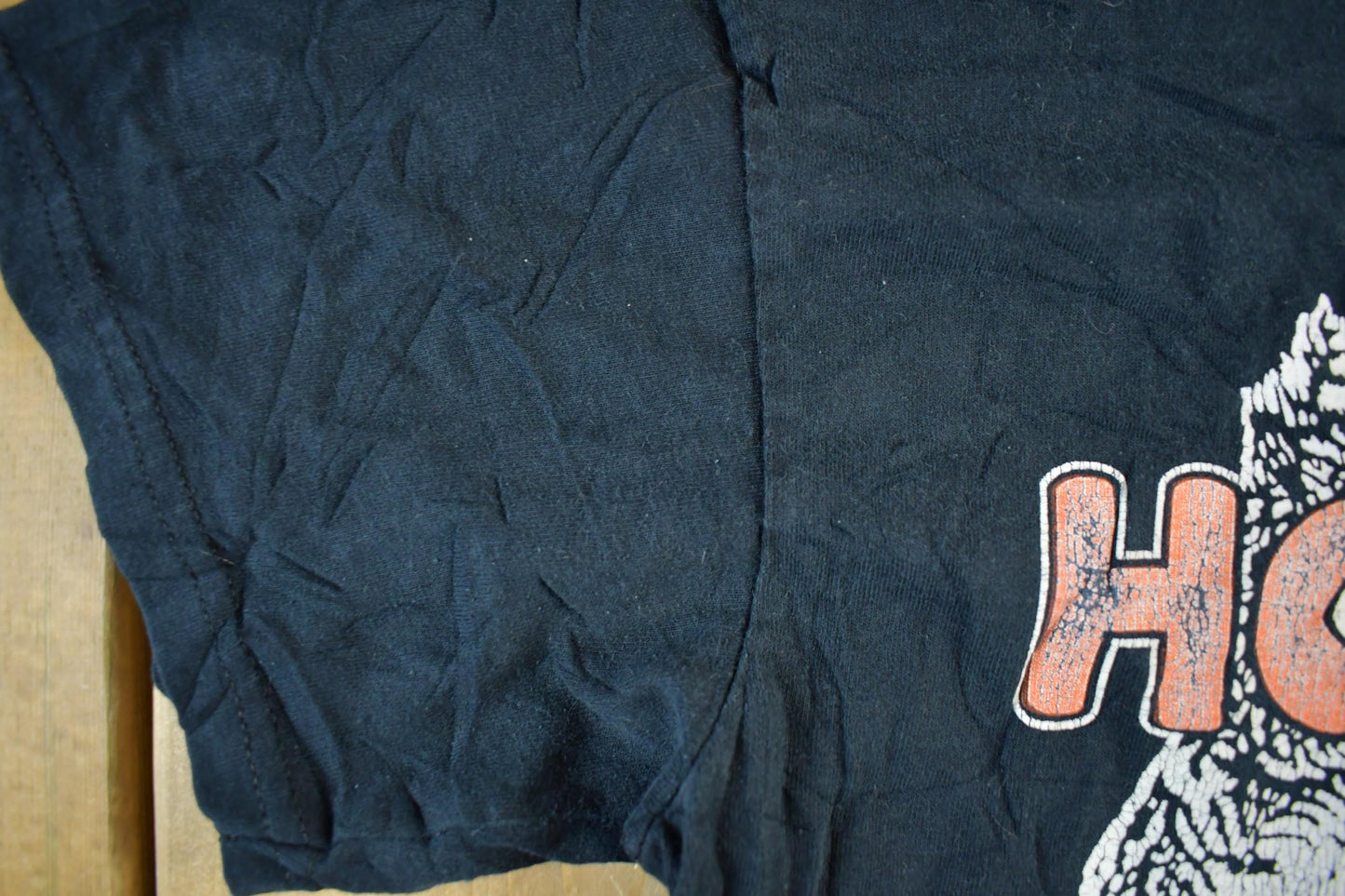 Vintage 2000s Hooters Bloomington Graphic T-Shirt Men's Medium from propervintagecanada