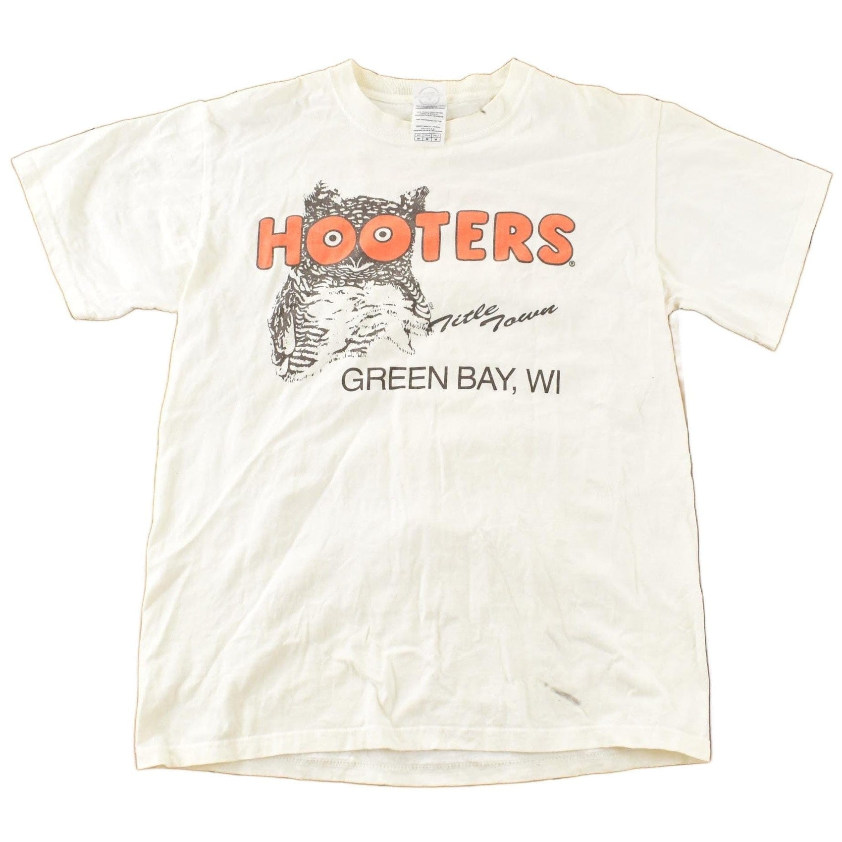 Vintage 2000s Hooters Green Bay Souvenir T-Shirt Men's Medium from propervintagecanada