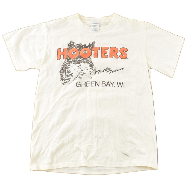 Vintage 2000s Hooters Green Bay Souvenir T-Shirt Men's Medium from propervintagecanada