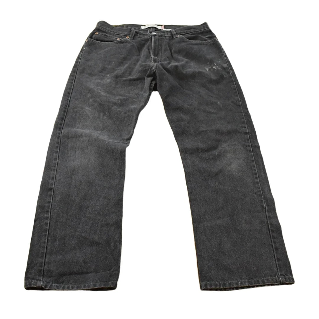 Vintage 2000s Levi's 505 Regular Fit Denim Jeans Men's 34 x 30 from propervintagecanada