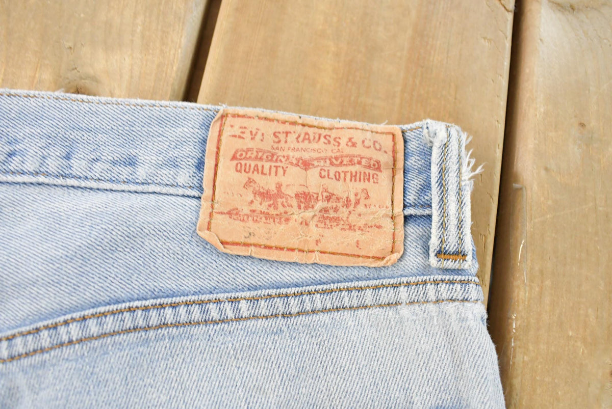 Vintage 2000s Levi's 505 Regular Fit Denim Jeans Men's 36 x 28 from propervintagecanada