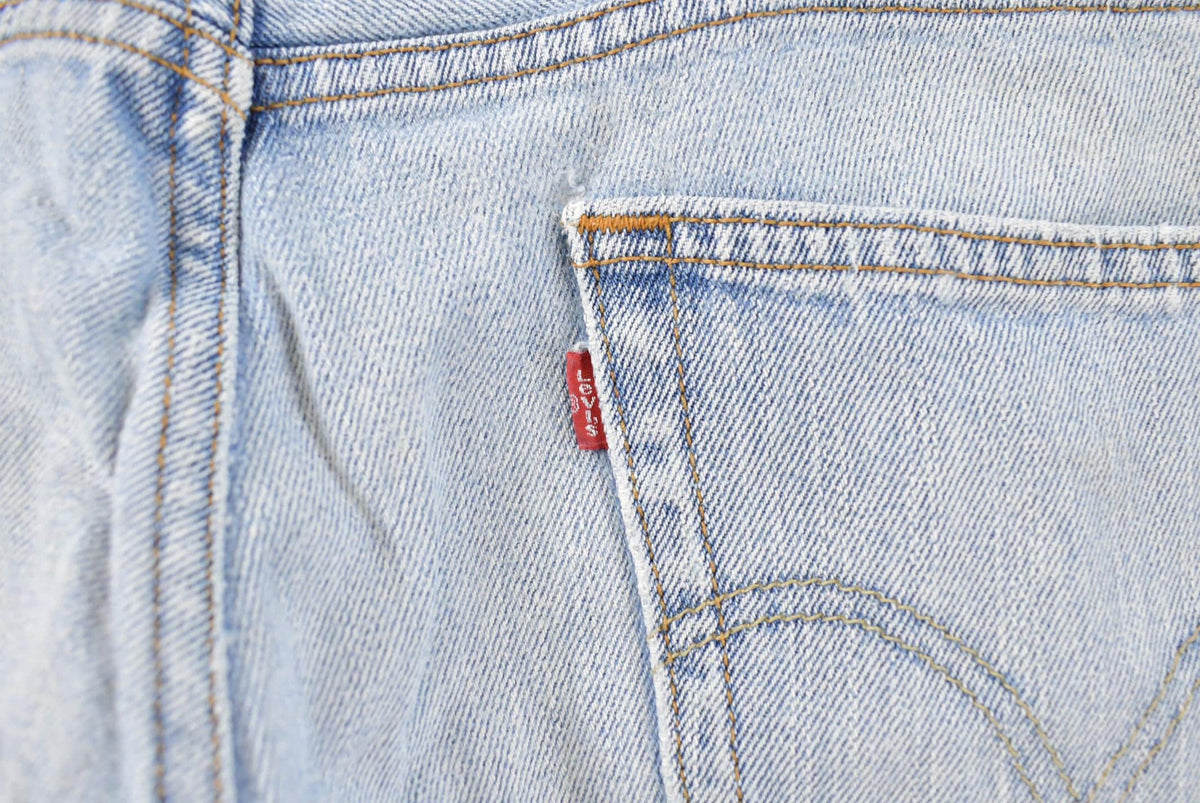 Vintage 2000s Levi's 505 Regular Fit Denim Jeans Men's 36 x 28 from propervintagecanada