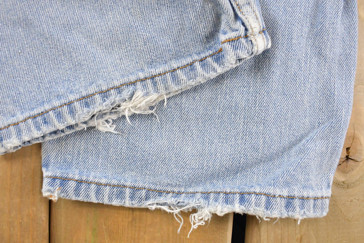 Vintage 2000s Levi's 505 Regular Fit Denim Jeans Men's 36 x 28 from propervintagecanada
