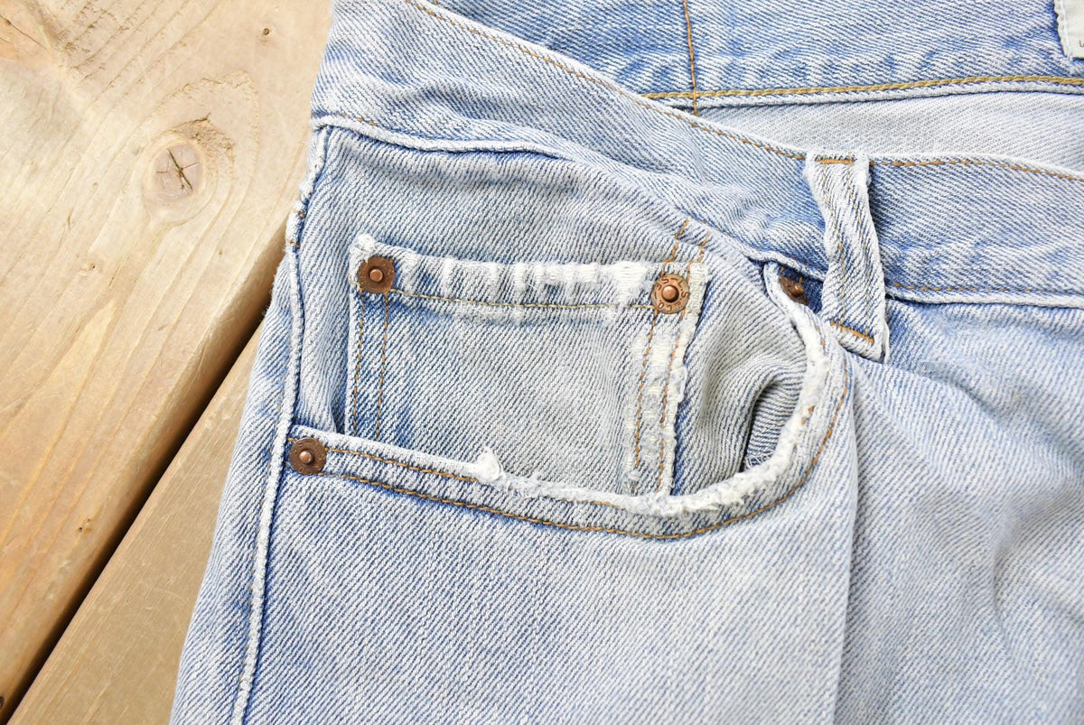 Vintage 2000s Levi's 505 Regular Fit Denim Jeans Men's 36 x 28 from propervintagecanada